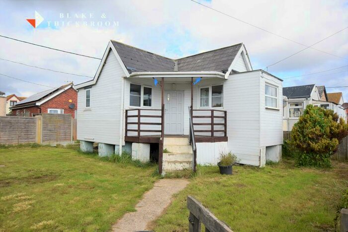 1 Bedroom Detached Bungalow For Sale In Essex Avenue, Jaywick, CO15