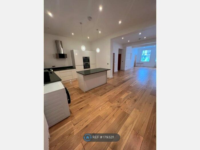 3 Bedroom Terraced House To Rent In Camden Street, Birmingham, B1