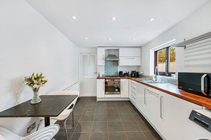 2 Bedroom Flat To Rent In Elliott Road, Bedford Park, W4