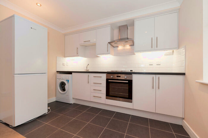 1 Bedroom Apartment To Rent In Chatterton Road, Bromley, BR2