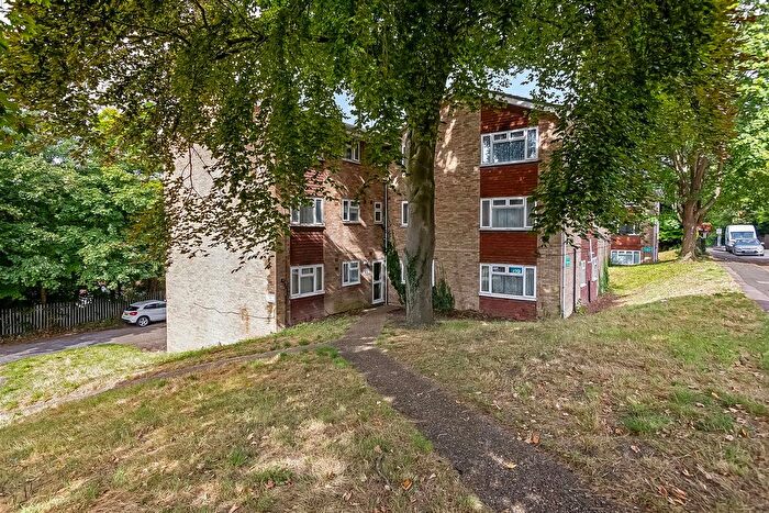 2 Bedroom Flat To Rent In Partridge Knoll, Purley, CR8