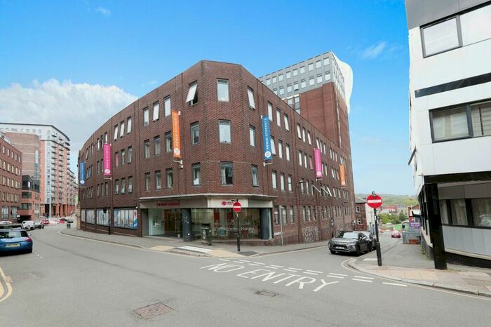 1 Bedroom Apartment To Rent In Queen Street, Sheffield, South Yorkshire, S1