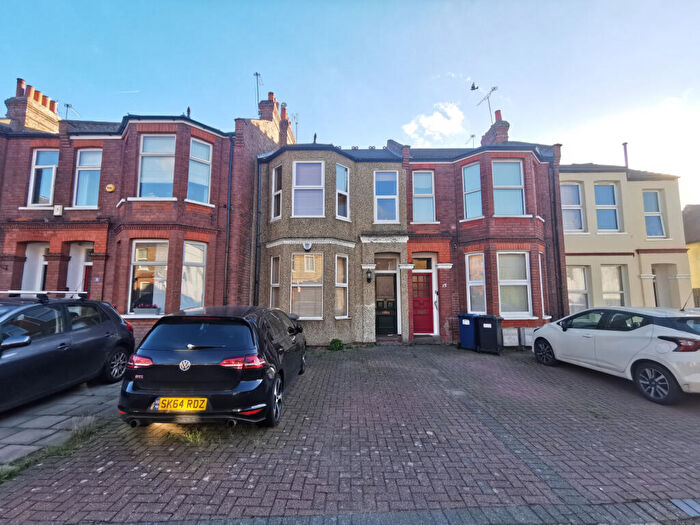 2 Bedroom Flat To Rent In Fredericks Place, North Finchley, N12