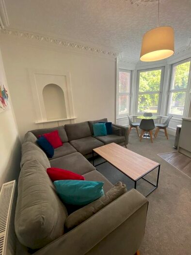 2 Bedroom Flat To Rent In Pitkerro Road, Stobswell, Dundee, DD4