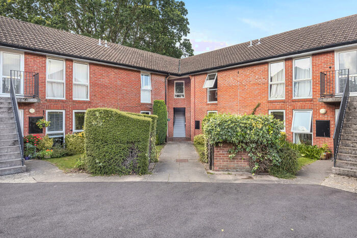 2 Bedroom Apartment For Sale In Cheltenham, Gloucestershire, GL53