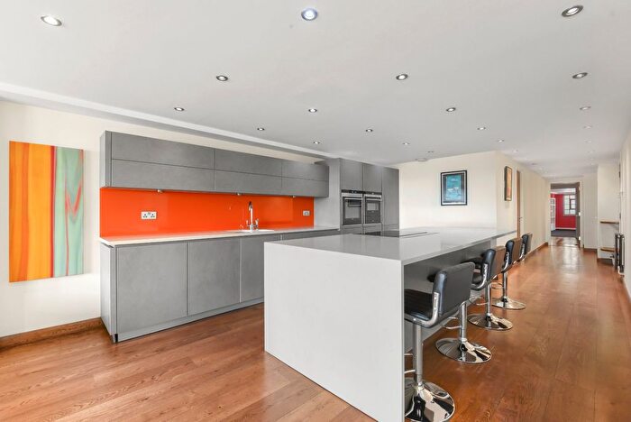 2 Bedroom Flat To Rent In Merchant Court, Wapping Wall, E1W