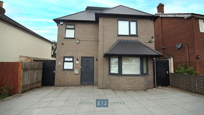 4 Bedroom Detached House For Sale In Tomswood Hill, Ilford, IG6