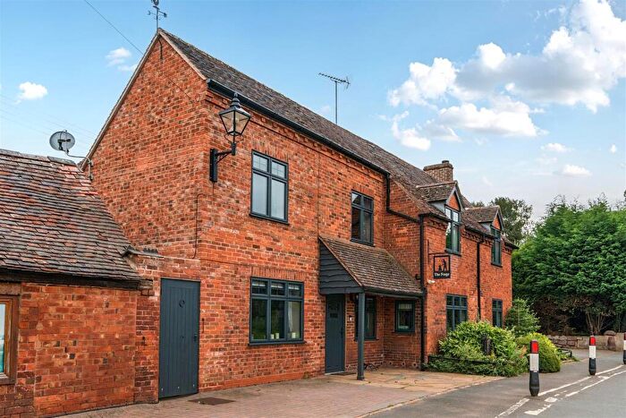 4 Bedroom Detached House For Sale In Worcester Road, Harvington, Kidderminster, DY10