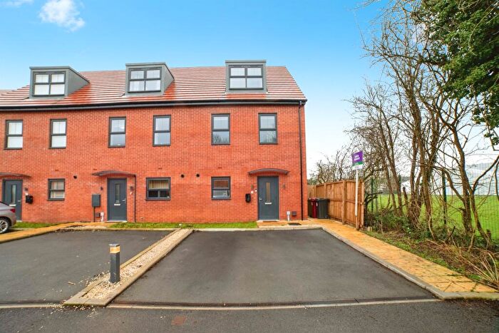 3 Bedroom Town House For Sale In Covert Avenue, Shirland, Alfreton, DE55
