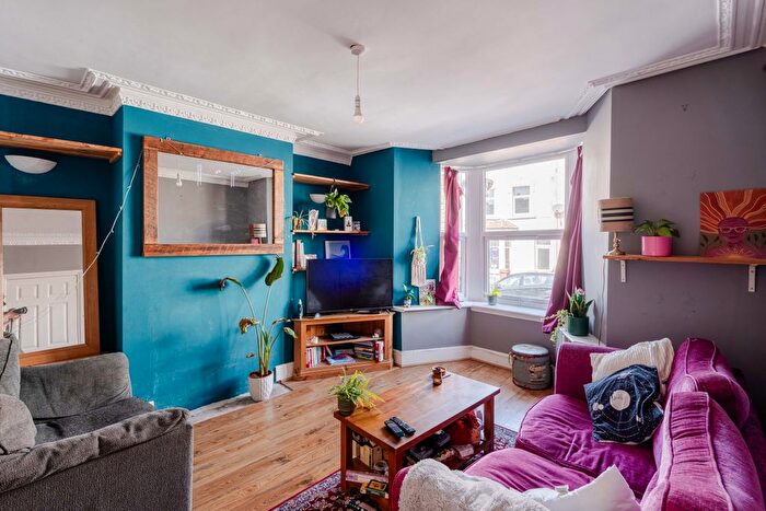 2 Bedroom Maisonette For Sale In Hill Street, Totterdown, Bristol, BS3