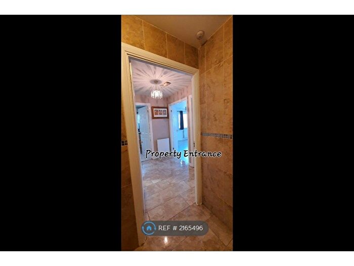 1 Bedroom Flat To Rent In Friars Close, Ilford, IG1