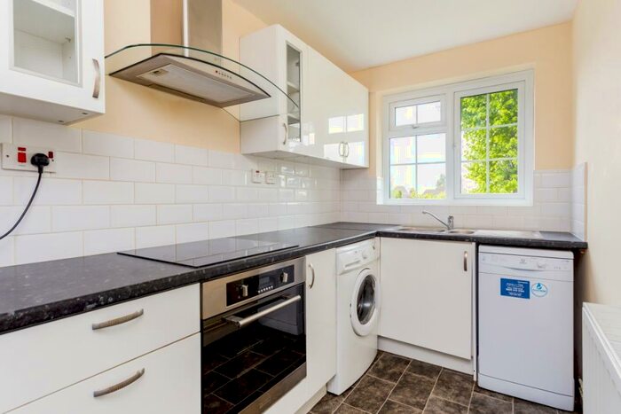 2 Bedroom Terraced House To Rent In Hillcrest Weybridge, KT13