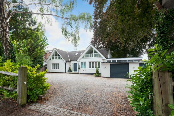 4 Bedroom Bungalow For Sale In Groveside, Bookham, Leatherhead, Surrey, KT23