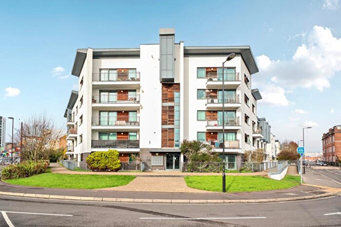 2 Bedroom Flat For Sale In Andersons Road, Southampton, Hampshire, SO14