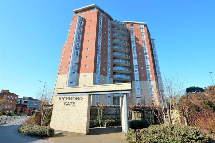 2 Bedroom Apartment To Rent In Richmond Hill Gate, Richmond Hill, BH2