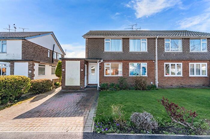 2 Bedroom Maisonette For Sale In Kite Farm, Whitstable, CT5