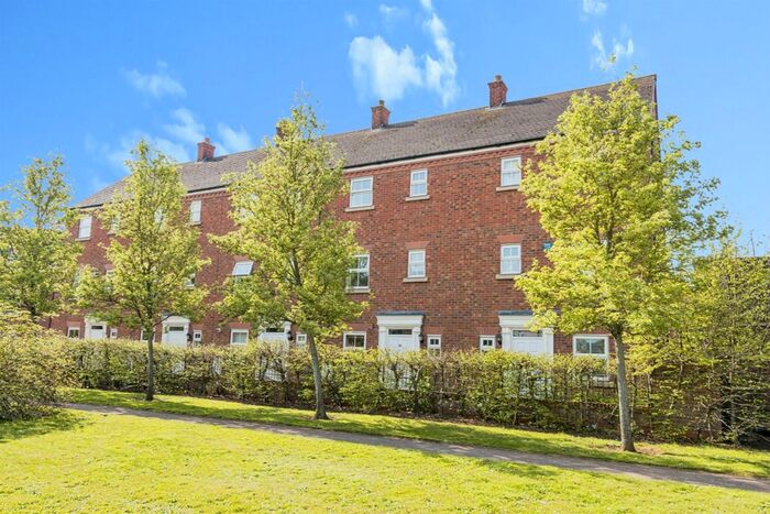 3 Bedroom Property To Rent In Broadbent Close, Lichfield, WS13