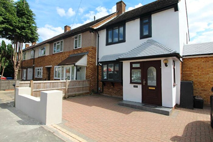 3 Bedroom Terraced House To Rent In Ruthven Avenue, Waltham Cross, EN8
