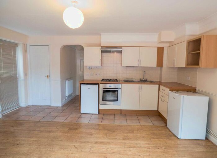 1 Bedroom Maisonette To Rent In Cowley Road, Littlemore, Oxford, OX4