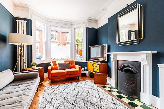 4 Bedroom Town House To Rent In Kinsale Road, London, SE15