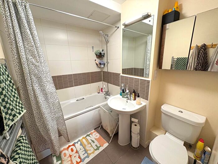 2 Bedroom Flat To Rent In Moon Street, Sutton View, Plymouth, PL4