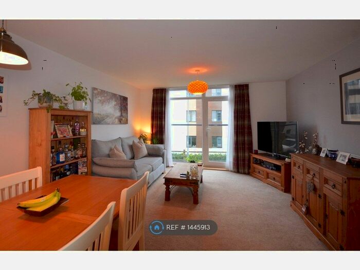 2 Bedroom Flat To Rent In Firepool Crescent, Taunton, TA1