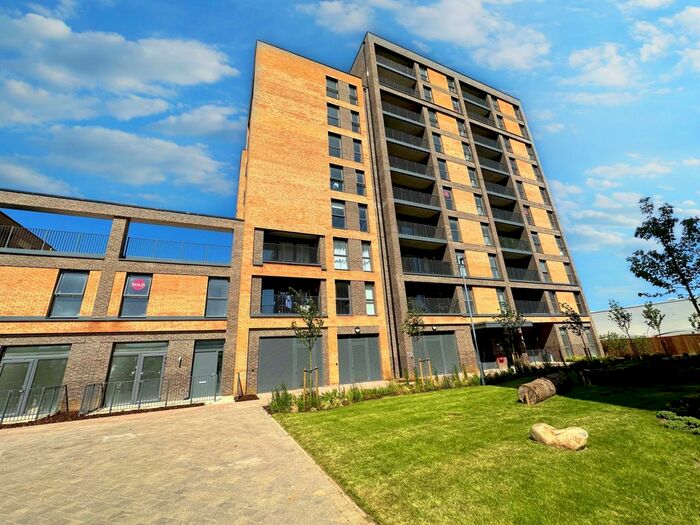 2 Bedroom Flat To Rent In Chailey Place, Hayes, UB3