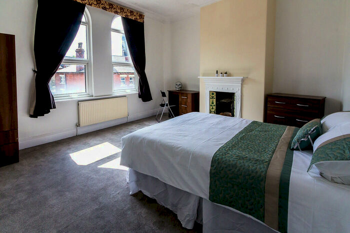 5 Bedroom House To Rent In The Crescent, Leeds, LS6