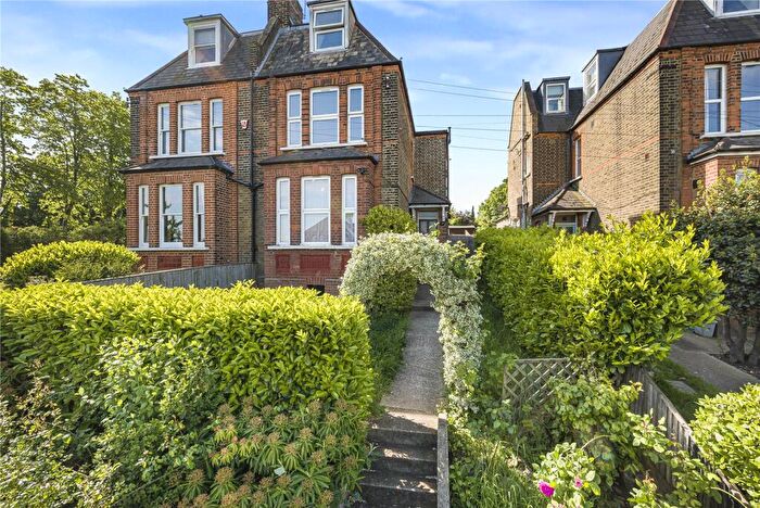 3 Bedroom Maisonette For Sale In Duncombe Hill, London, SE23