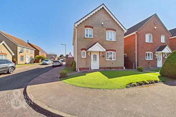 3 Bedroom Detached House For Sale In Noahs Drive, Kessingland, Lowestoft, NR33