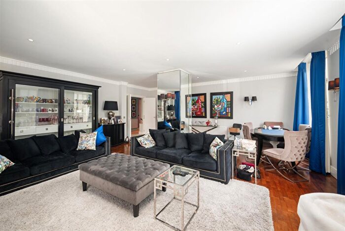 2 Bedroom Flat For Sale In Bloomsbury Mansions, Russell Square, London, WC1B