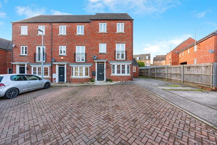 4 Bedroom End Of Terrace House For Sale In Sandpiper Way, Leighton Buzzard, LU7