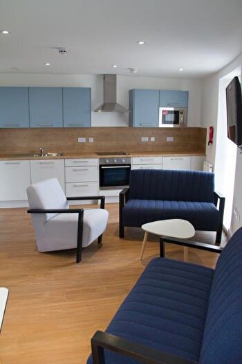 5 Bedroom Apartment To Rent In Deluxe Ensuite Orbital House, NG7