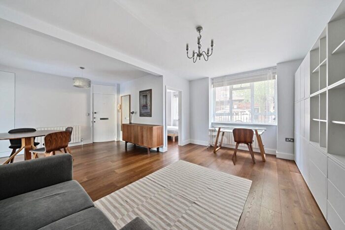 2 Bedroom Flat For Sale In Charlbert Street, London, NW8