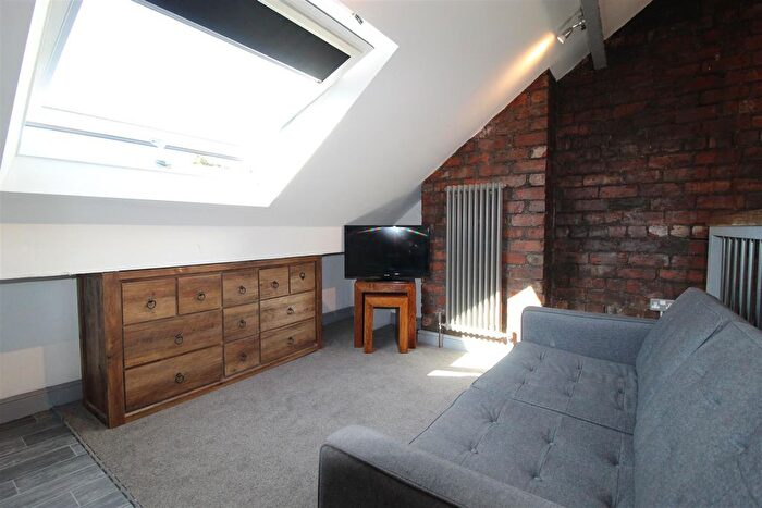 1 Bedroom Flat To Rent In Woodlands Avenue, Stanningley, Pudsey, LS28