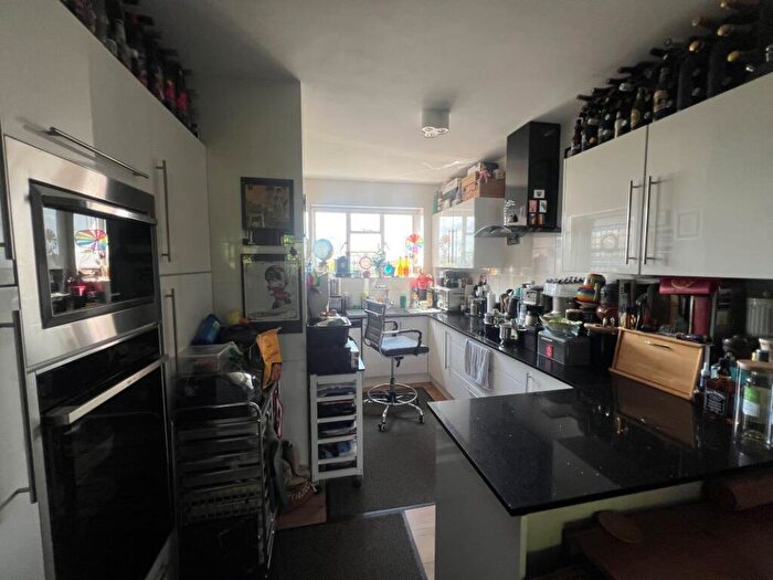 2 Bedroom Apartment For Sale In Viceroy Close, Edgbaston, Birmingham, B5