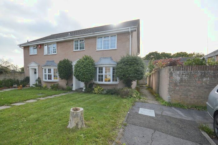 3 Bedroom Semi-Detached House To Rent In Saracen Close, Pennington, Hampshire, SO41
