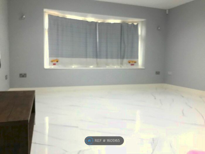 Studio To Rent In Cherry Avenue, Slough, SL3