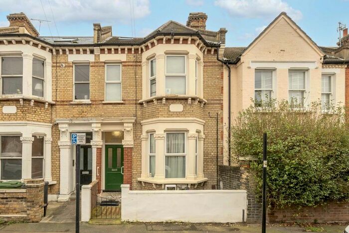 2 Bedroom Flat To Rent In Craster Road, London, SW2