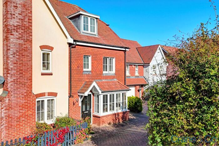 3 Bedroom Semi-Detached House For Sale In Hawksley Crescent, Hailsham, BN27