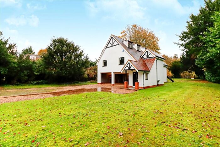 4 Bedroom Detached House To Rent In Court Road, Maidenhead, Berkshire, SL6