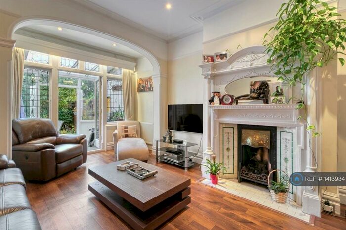 4 Bedroom Semi-Detached House To Rent In London, London, N13