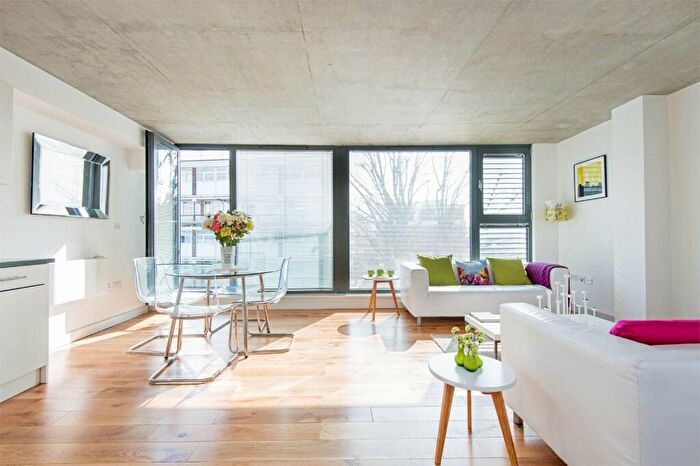 2 Bedroom Apartment To Rent In Micawber Street, N1