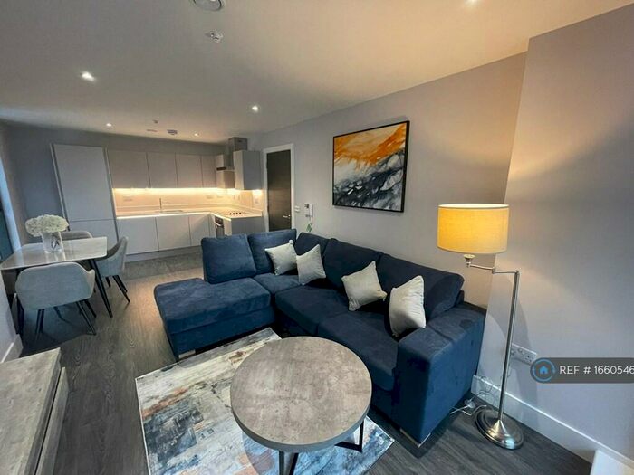 2 Bedroom Flat To Rent In Hallmark Tower, Manchester, M4