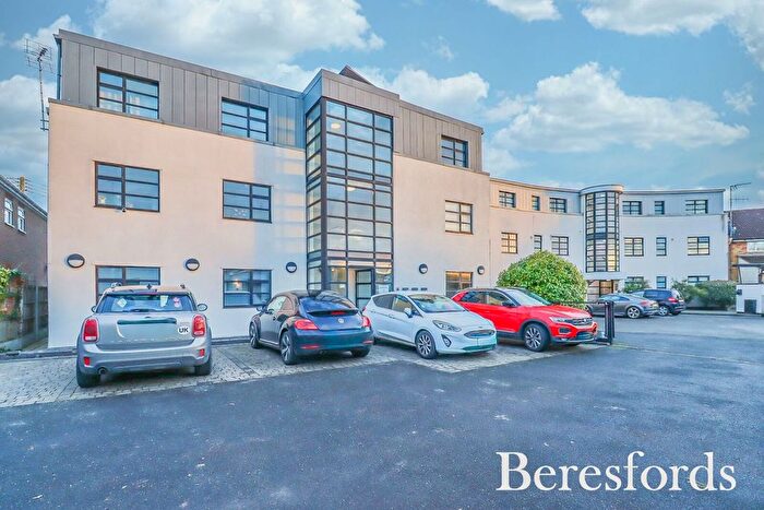 2 Bedroom Flat For Sale In Camellia Close, West Horndon, CM13