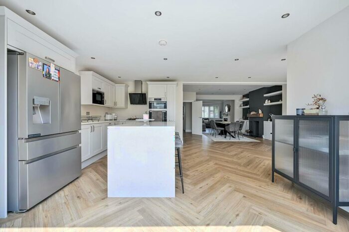 3 Bedroom Semi-Detached House To Rent In Oaks Avenue, Worcester Park, KT4