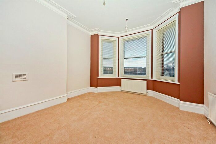 2 Bedroom Flat To Rent In Avenue Mansions, - St. Pauls Avenue, London, NW2