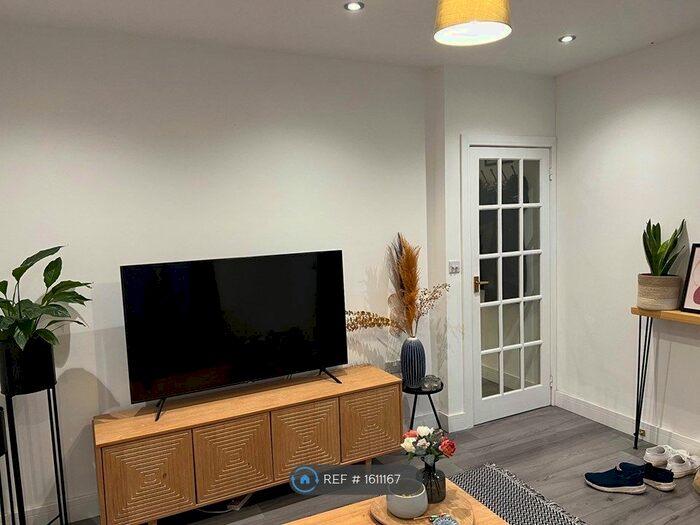 2 Bedroom Terraced House To Rent In College Glen, Maidenhead, SL6