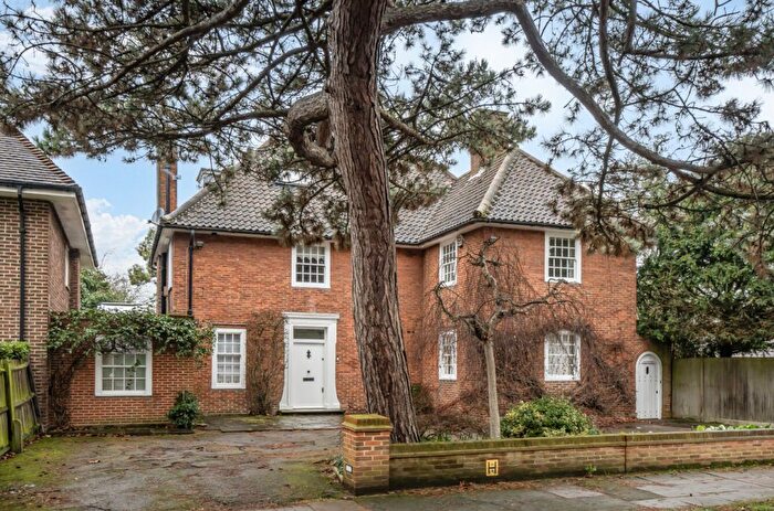 5 Bedroom Detached House For Sale In Edgehill Road, Ealing, W13