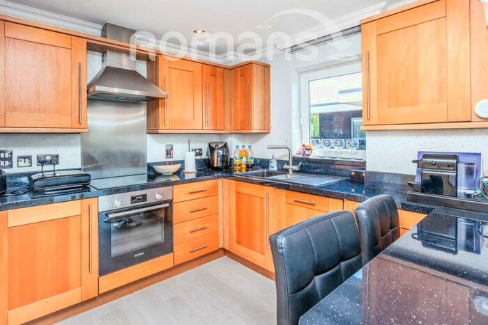 2 Bedroom Apartment To Rent In Clarence Road, SL4